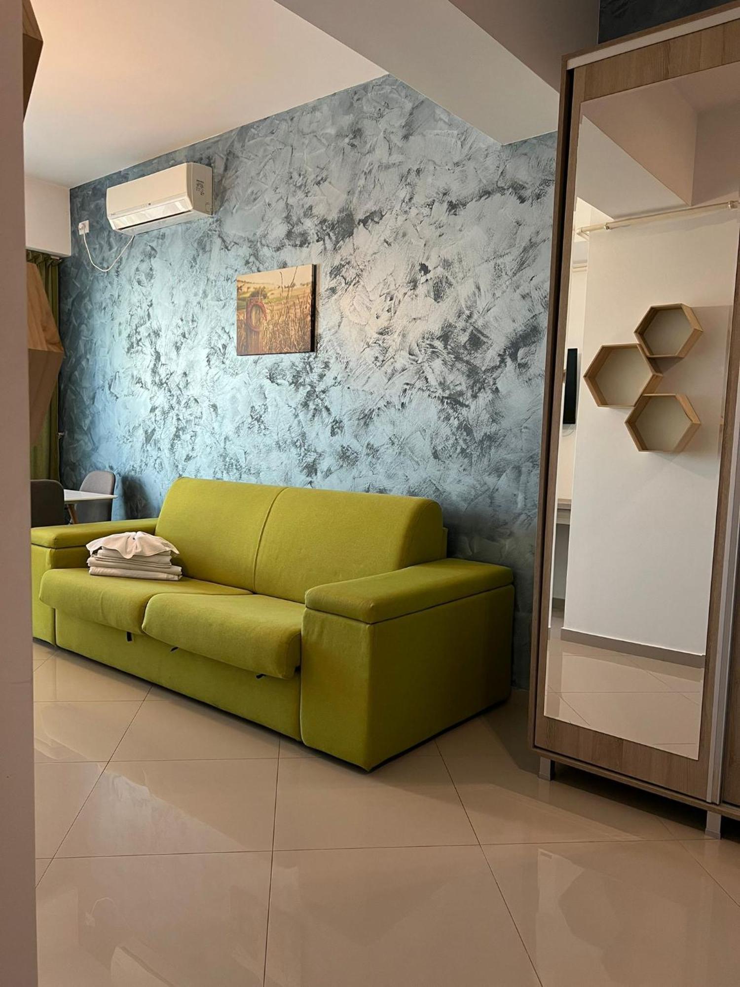 Luxury Glam Apartments Iasi At Lazar Palas Esterno foto