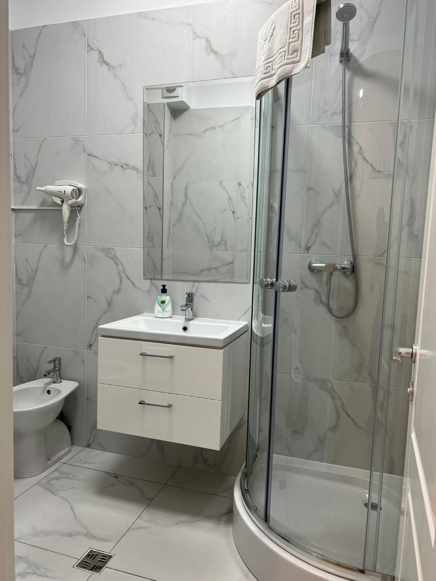 Luxury Glam Apartments Iasi At Lazar Palas Esterno foto